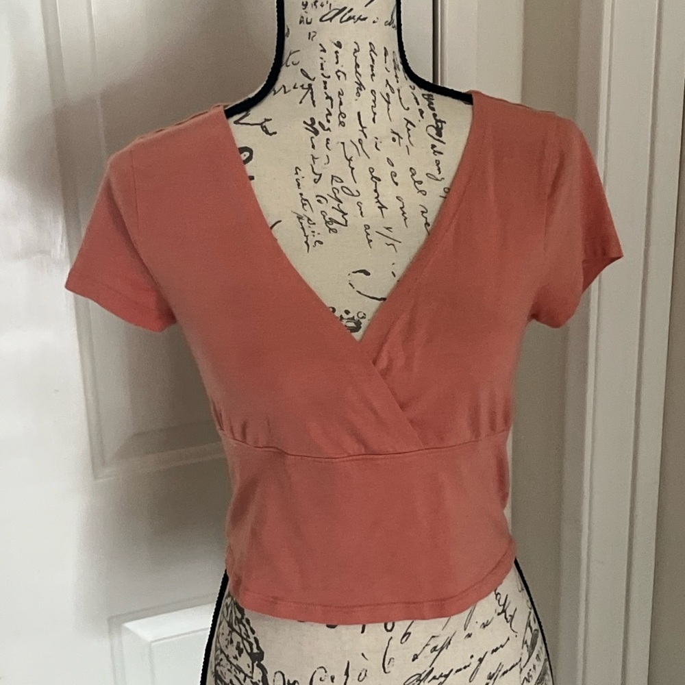 SO Fitted Salmon Pink Crop Top